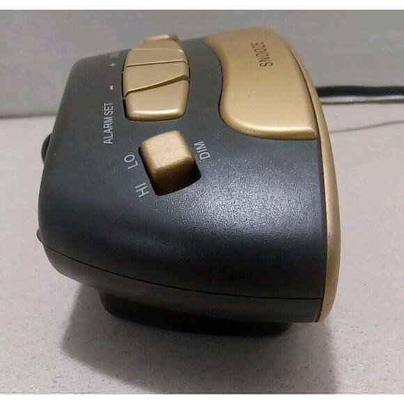 Acu-Rite Electric Digital Alarm Clock Retro VTG With Battery Backup Model 13027 - Picture 2 of 6